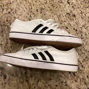 Adidas Men’s Nizza White and Black Striped Sneakers size 10